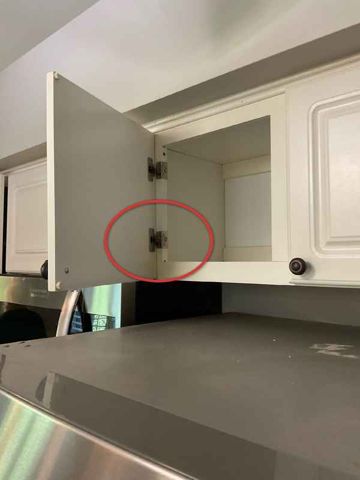 Loose hinge – upper cabinet